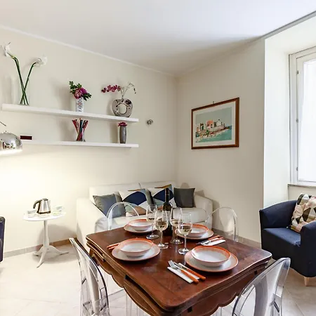 Hostly-volturno Apartment-center Of Rzym